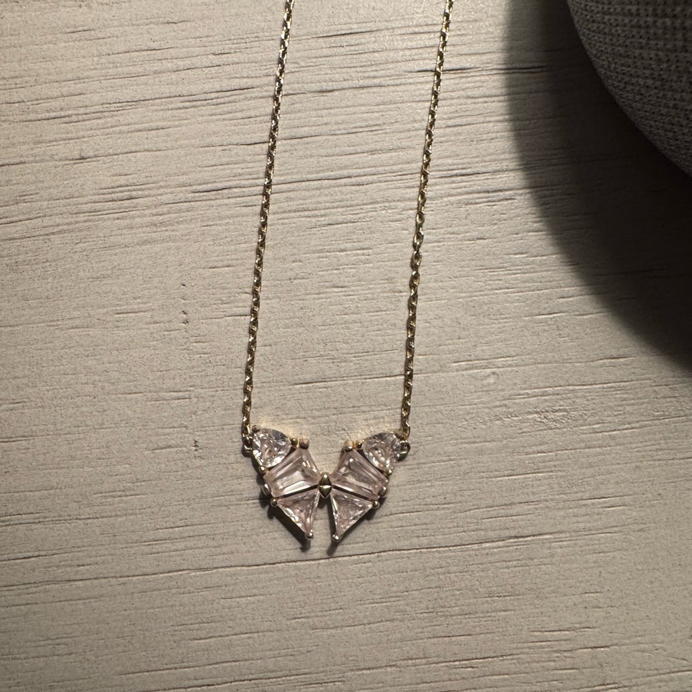 like new kendra scott butterfly gold necklace